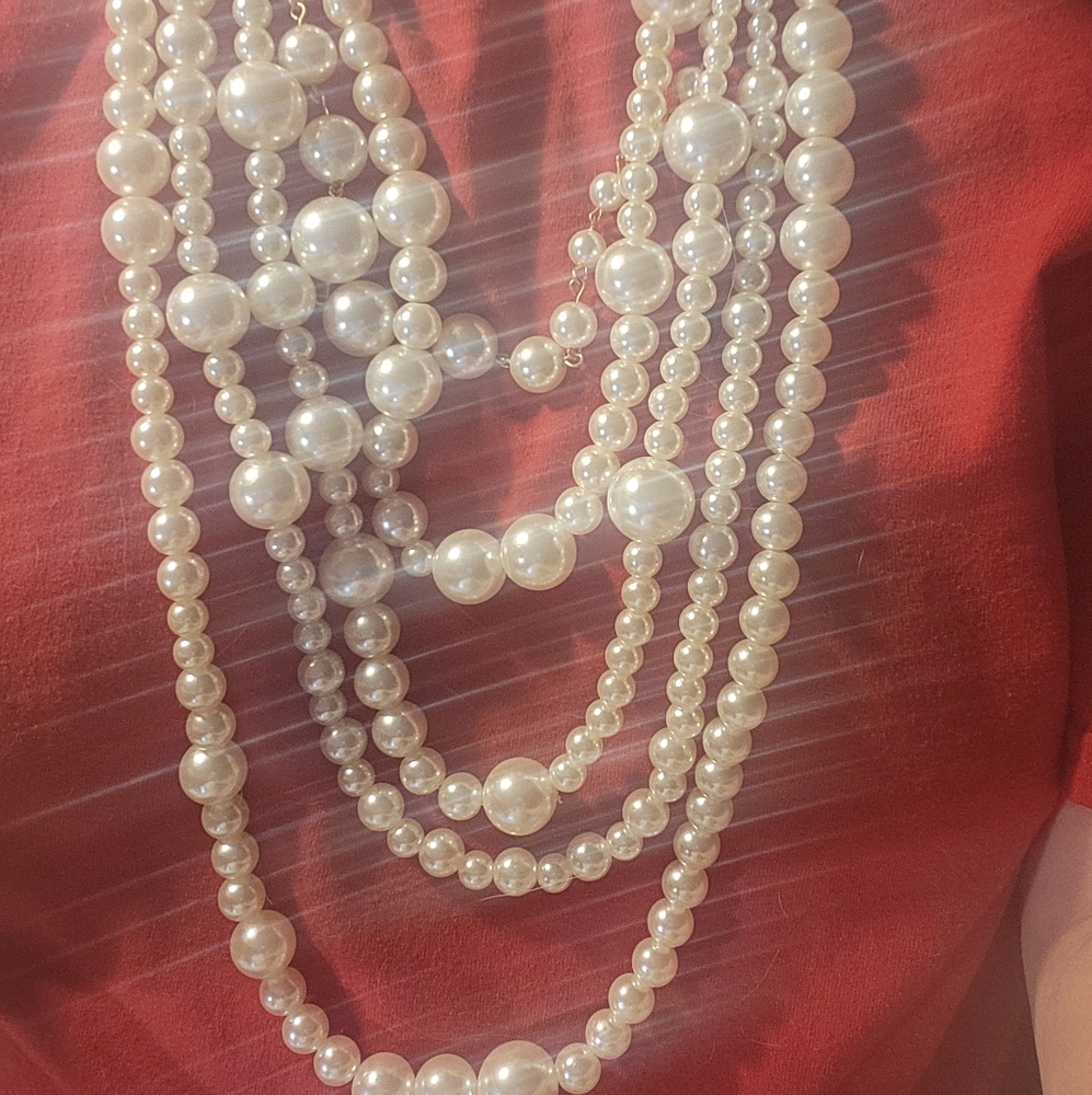 NWOT WHBM Elegant Creamy White Faux  Pearl Necklace - Picture 3 of 10